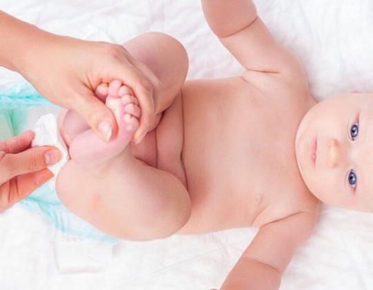 [LỐI ĐI TẮT] Những mẹo xử lý ngay tại nhà khi bé dùng sữa công thức bị táo bón